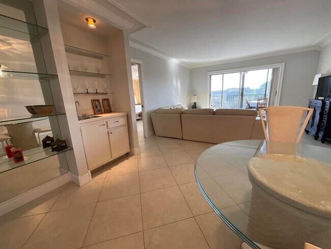 Building Photo - 14475 Strathmore Ln