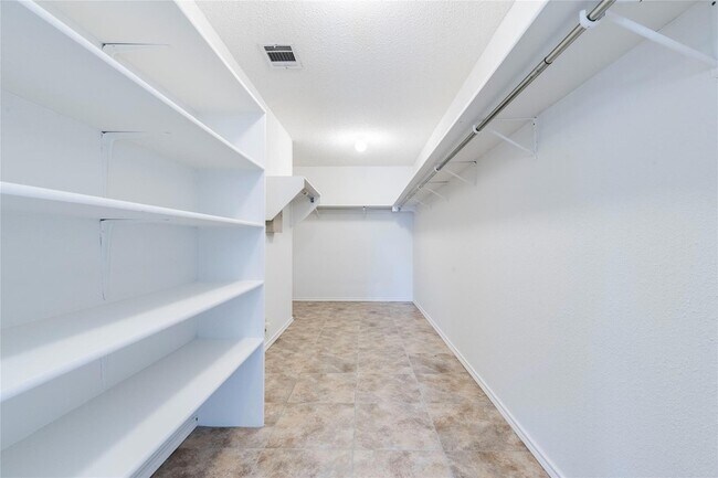 Building Photo - 17924 Narsitin Ln