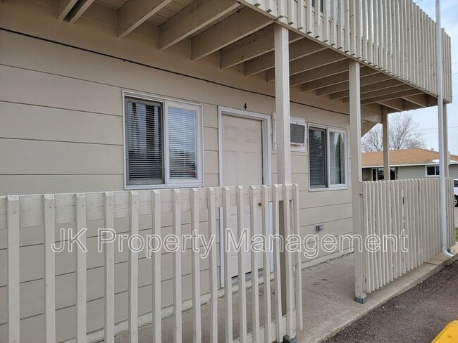 Building Photo - 4000 Ella Ave