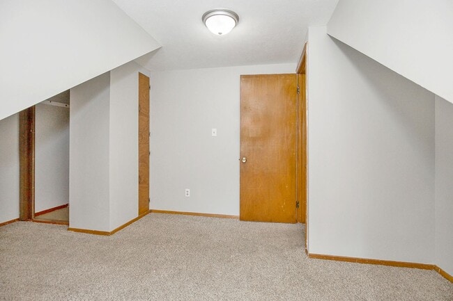 Building Photo - 4 BED 1 BATH BEAUTIFUL SINGLE FAMILY HOME ...