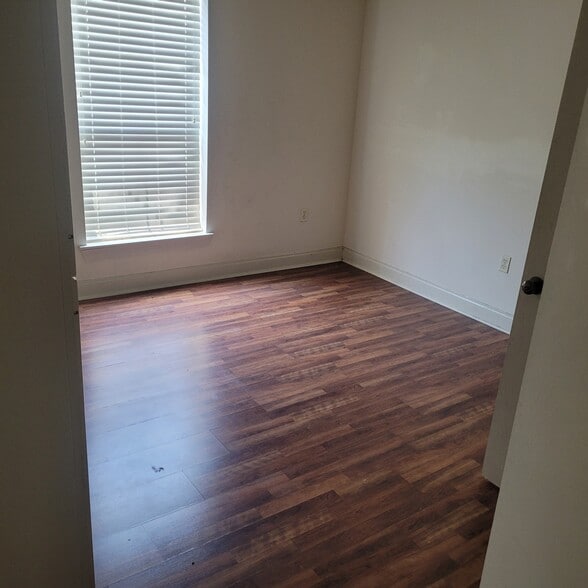 Building Photo - 1290 Park Boulevard # 131