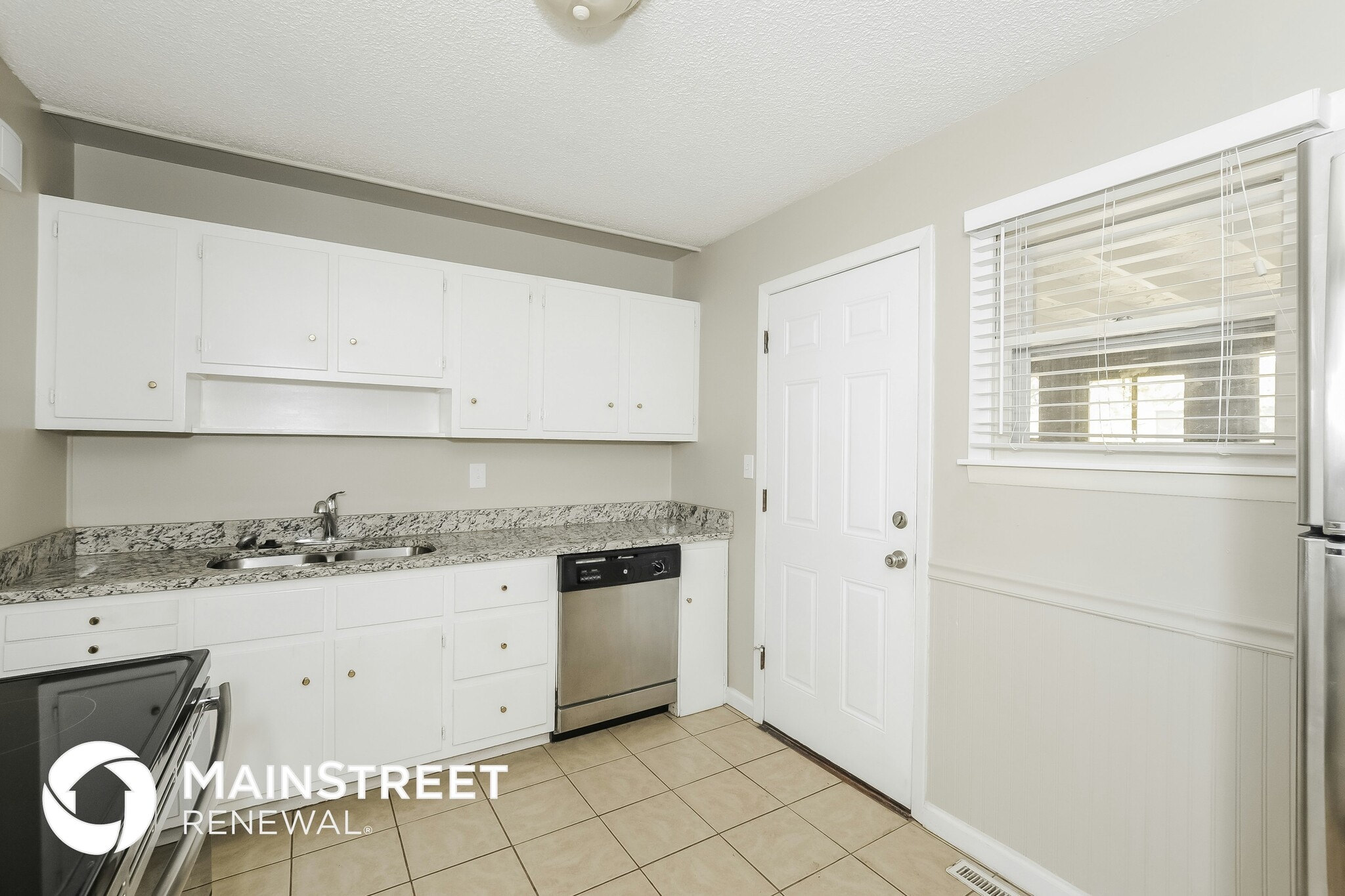 Building Photo - 13107 Sycamore Ave