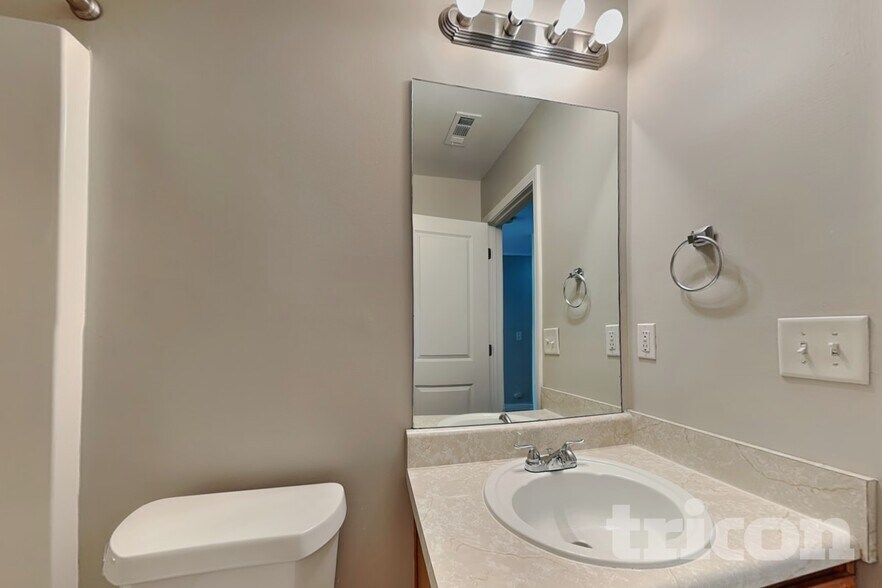 Building Photo - 46 Crescent Woode Way