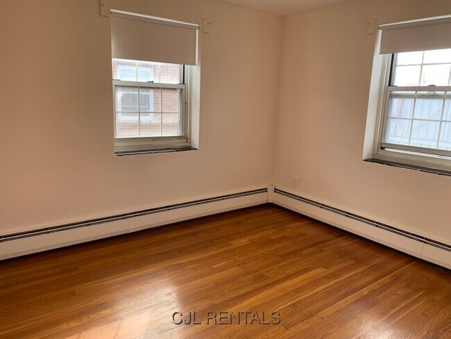 Building Photo - 6 Harris Cir