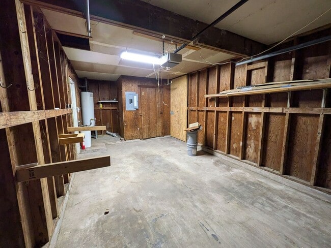 Building Photo - 1901 W Wildwood Ave