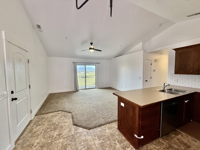 Building Photo - 1045 S 1700 W