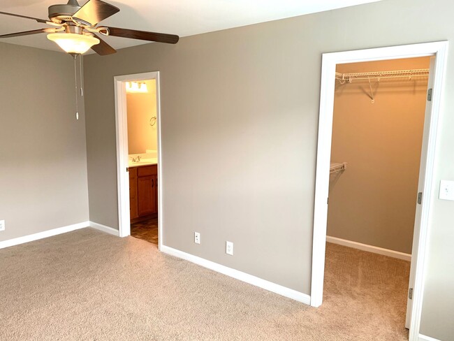 Building Photo - 318 Sam Houston Cir