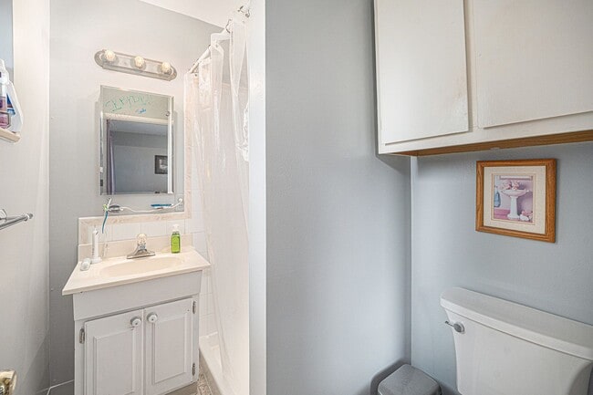 Building Photo - Beautiful 3 Bed 2.5 Single Family Home in ...
