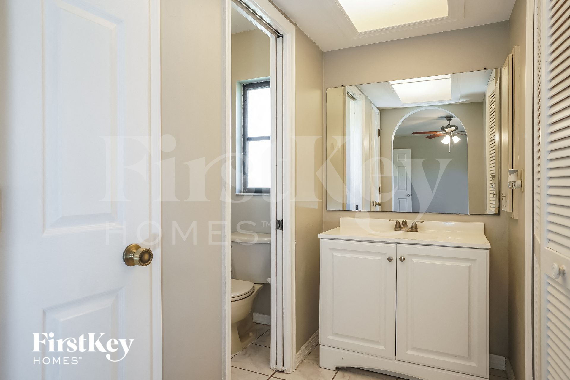 Building Photo - 3325 SW 6th Ave