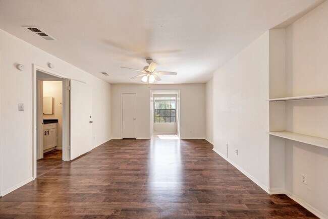 Building Photo - 3102 Cedar St