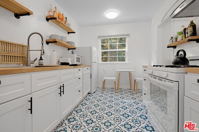 Building Photo - 407 Shirley Pl