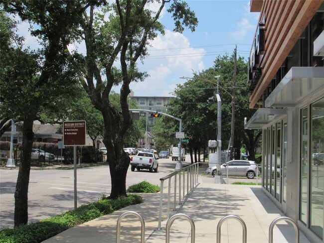 Building Photo - 3249 Dixie Dr