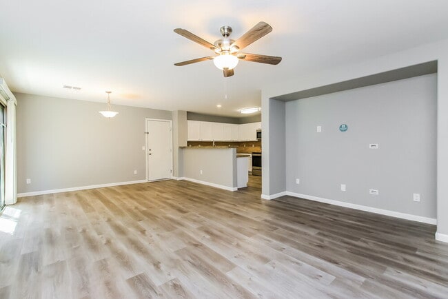 Building Photo - 1065 S Cheshire Ln