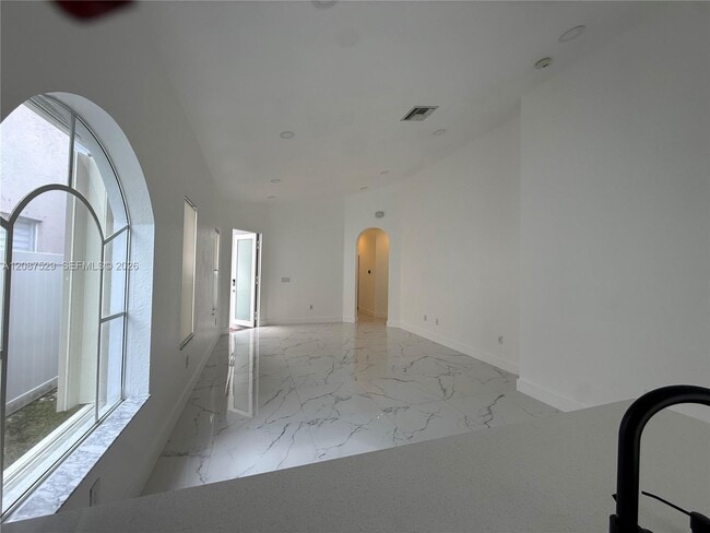 Building Photo - 3961 NE 11th Dr