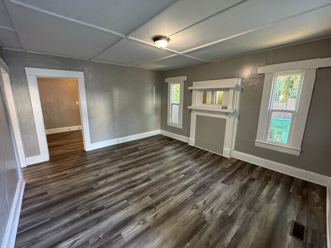 Building Photo - 1502 Larkin St