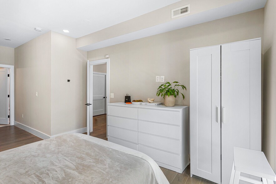 Building Photo - 1028 Bladensburg Rd NE