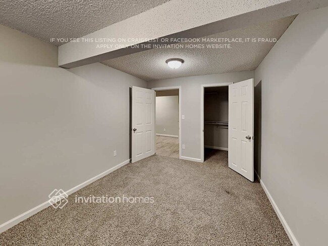 Building Photo - 3865 Valley View St