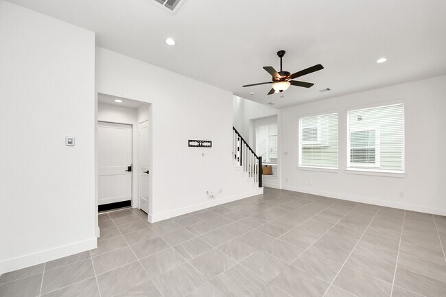 Building Photo - 1522 Crystal Stream Dr