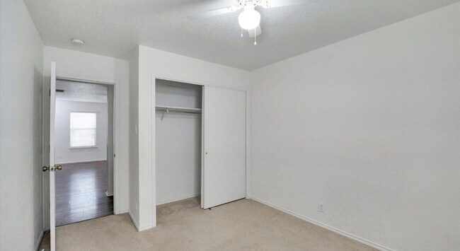 Building Photo - "Charming 3-Bedroom Oasis on Cherokee Blvd with 2 Full Baths – 1425 Sq Ft of Cozy Living in New B...