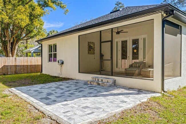 Building Photo - 9310 N Willow Ave