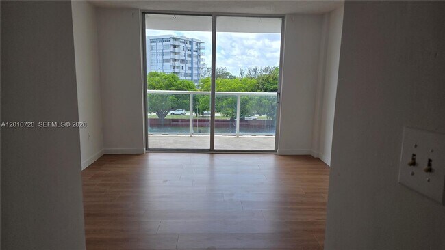 Building Photo - 1351 NE Miami Gardens Dr