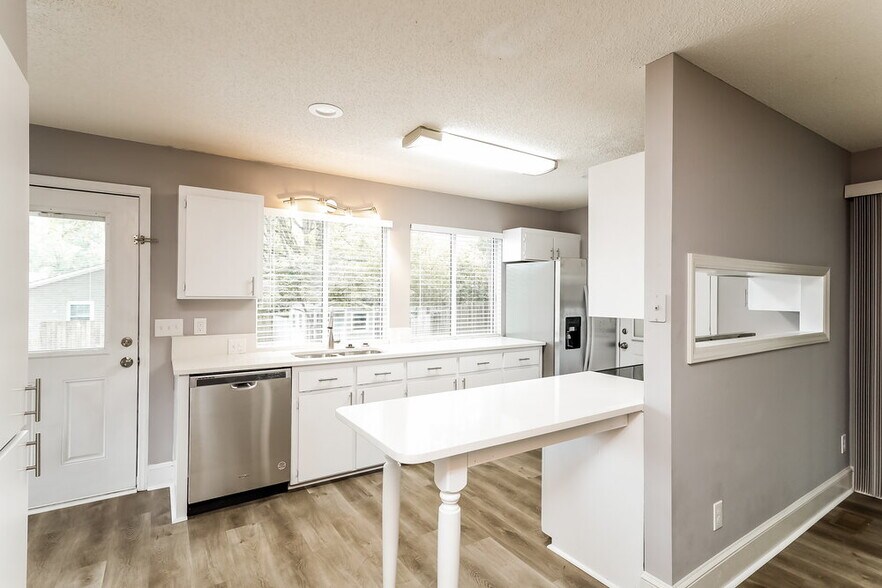 Building Photo - 304 S Westover Dr