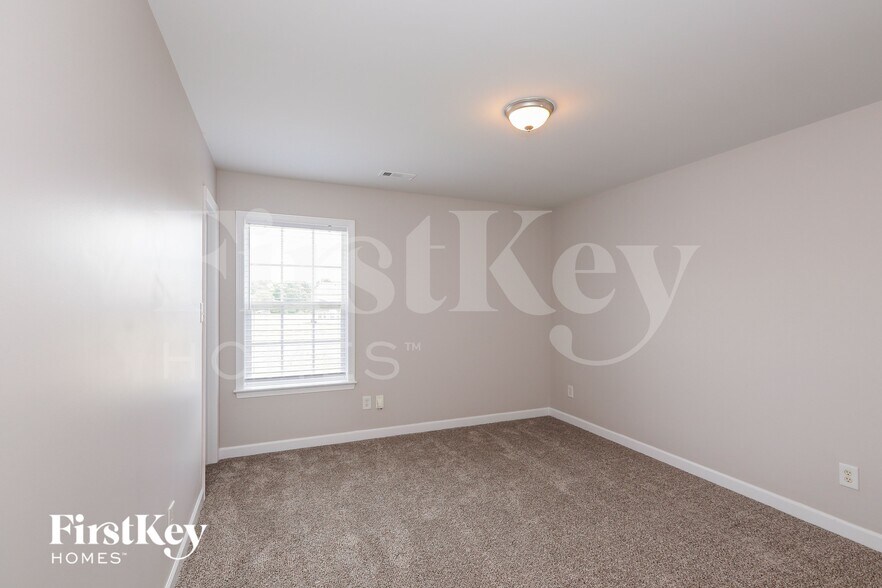 Building Photo - 2922 Blueberry Dr