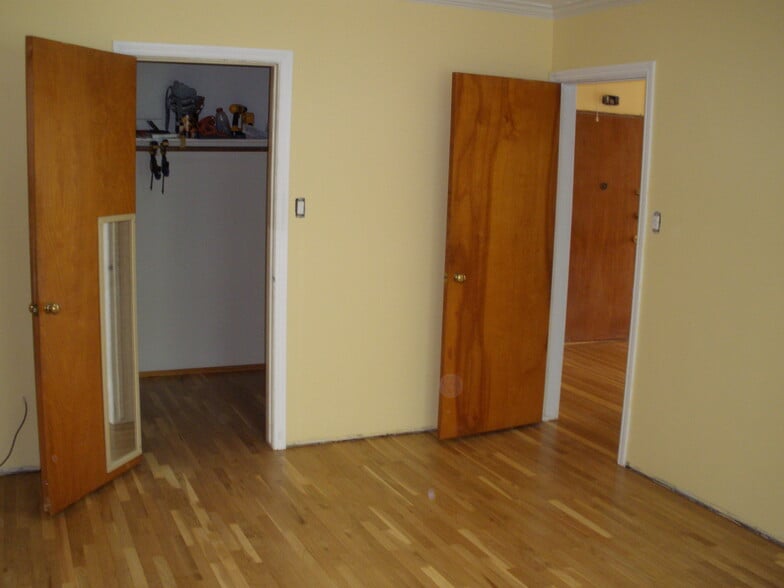 Building Photo - 1334 E 1st St