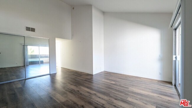 Building Photo - 1696 Palisades Dr