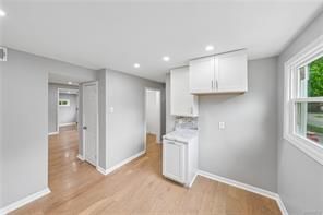 Building Photo - 64 Curwood Ct