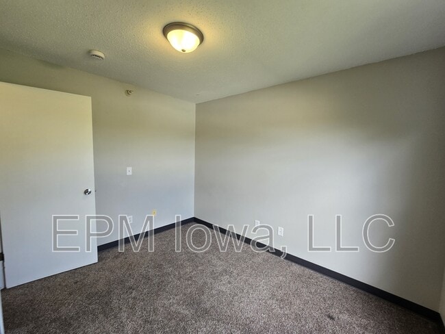 Building Photo - 60 Miller Ave SW