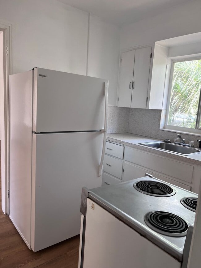 Building Photo - Adorable 1 bedroom near Kenwood!