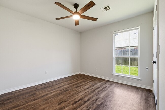 Building Photo - Claremore | 3 Bed | 2 Bath | Large Backyard