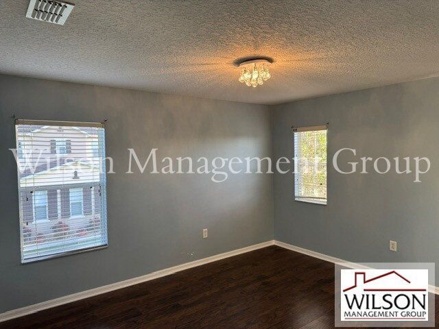 Building Photo - 413 Country Cottage Ln