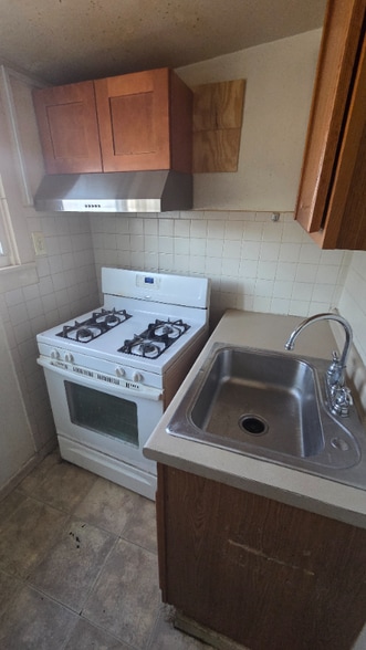 Building Photo - 5252 Oakland St