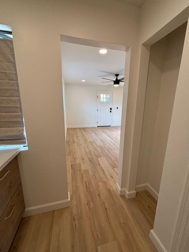 Building Photo - 1 Bedroom 1 Bathroom Studio in Pacific Beach.