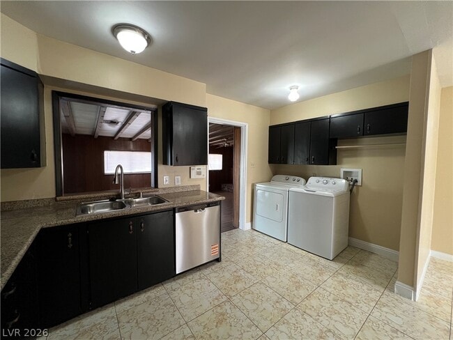 Building Photo - 1425 Wengert Ave