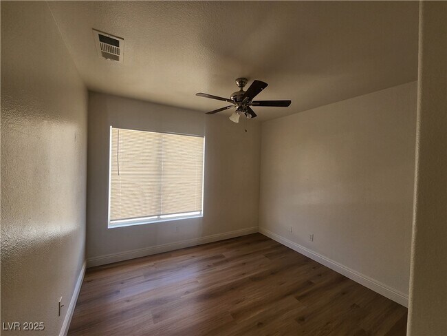 Building Photo - 908 Alta Oaks Dr