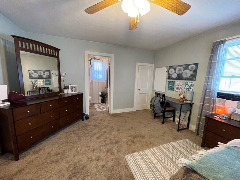 Building Photo - 132 Myra Barnes Ave