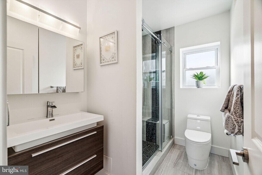 Master Bathroom - 934 N 30th St