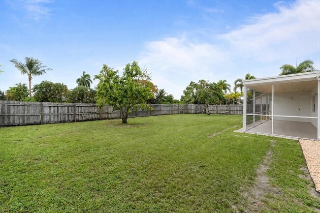 Building Photo - 1313 Pinetta Cir
