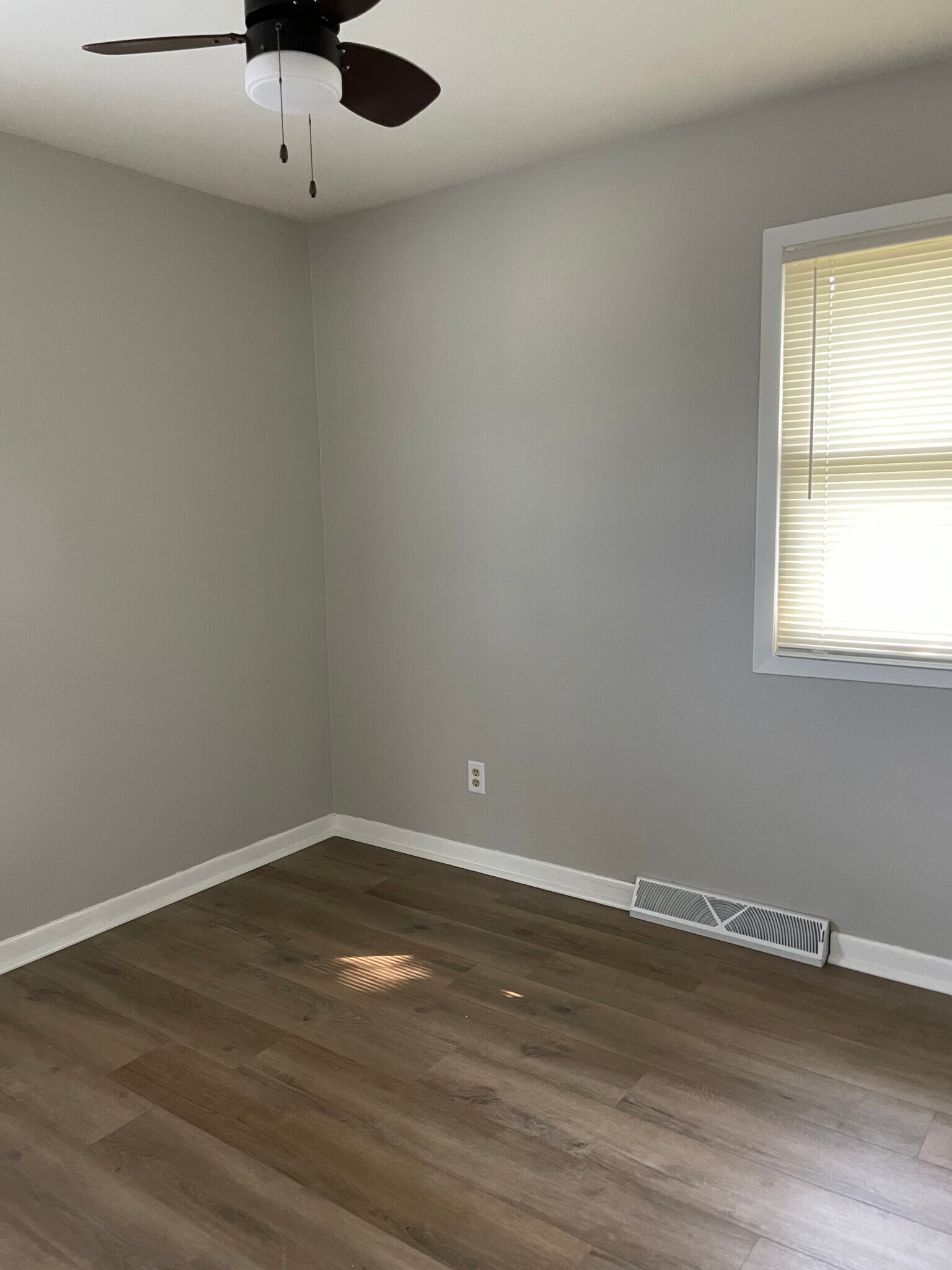 Building Photo - 2813 Hull Ave