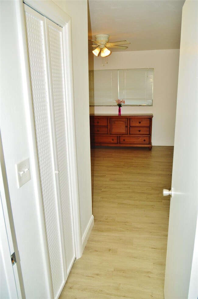 Building Photo - 4770 NW 10th Ct