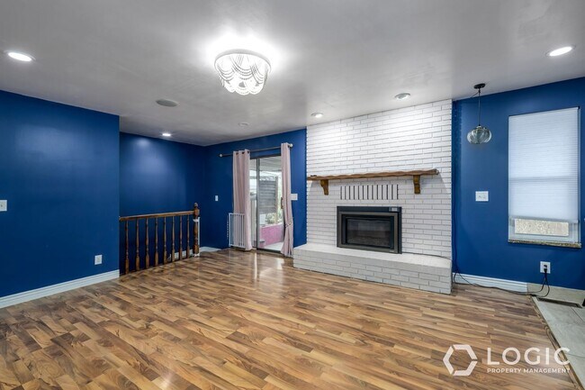 Building Photo - 2718 Ferron Dr