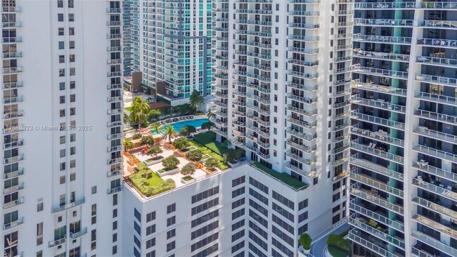 Building Photo - 1050 Brickell Ave
