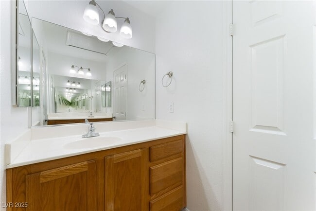 Building Photo - 32 Rosa Rosales Ct