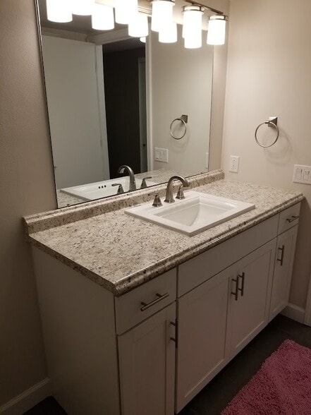 Building Photo - 6732 Worth Ave