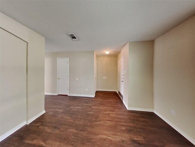 Building Photo - 201 Mammoth Springs Ln