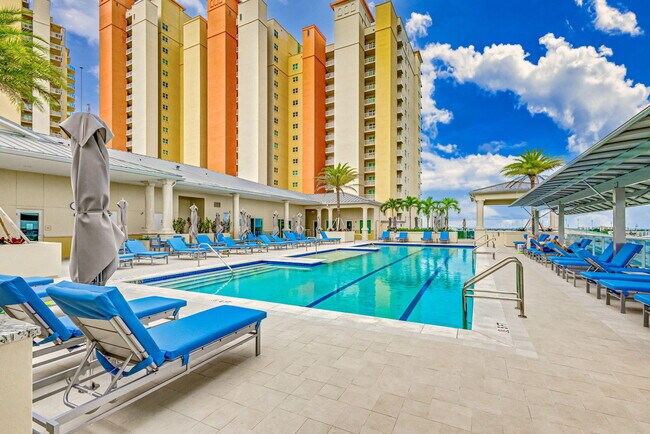 Building Photo - 2650 Lake Shore Dr