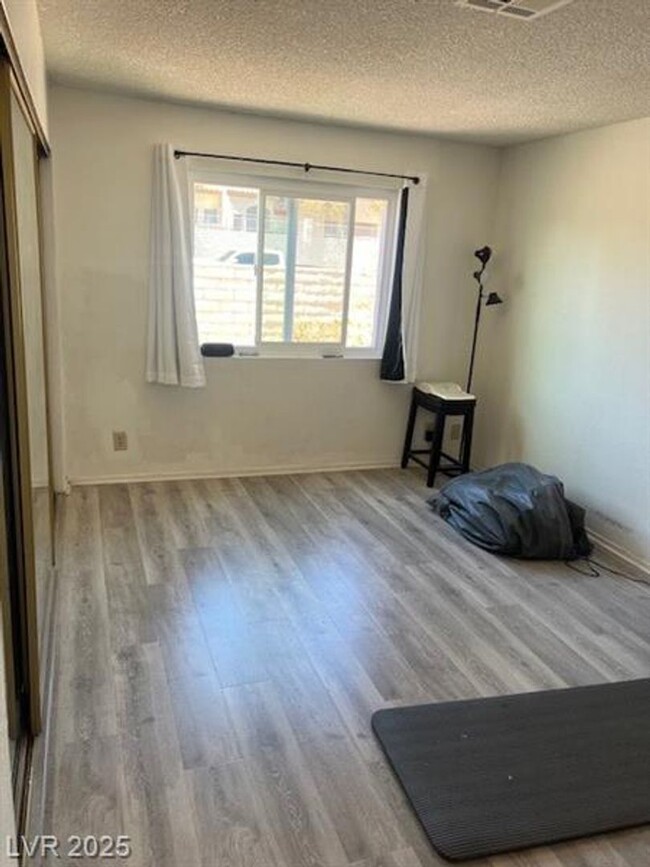 Building Photo - A very Nice and Clean 2 Bedroom, 2 Bathroo...